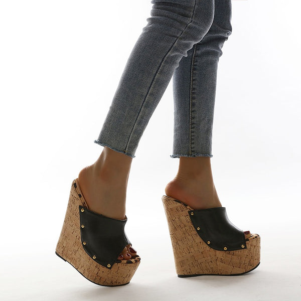 Sandalias de Tacón Alto con Detalles Transparentes y Remaches
