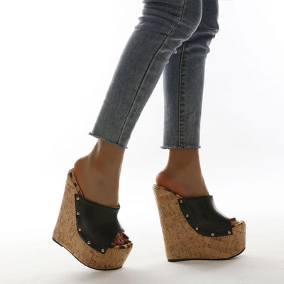 Sandalias de Tacón Alto con Detalles Transparentes y Remaches - Image 2