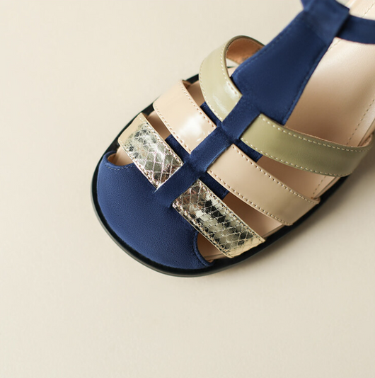Sandalias Elegantes con Tacón Grueso y Hebilla en Gamuza de Cordero - Image 10