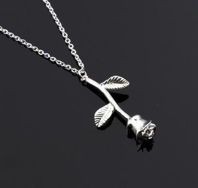 Collar de Hoja Elegante
