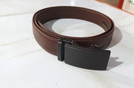 Cinturón de Cuero Vacuno con Hebilla Automática de Doble Capa para Hombre - Image 21