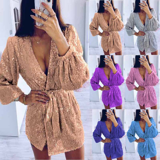 Vestido Corto con Lentejuelas y Diseño Asimétrico