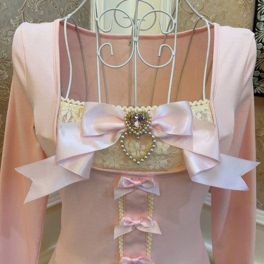 Blusa Corta Elegante con Moño y Perla, Efecto Reductor - Image 9