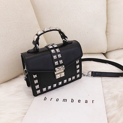 Bolso de Hombro con Cadena y Tachuelas