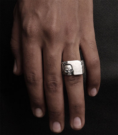 Anillo Pesado con Calavera Tallada - Image 6