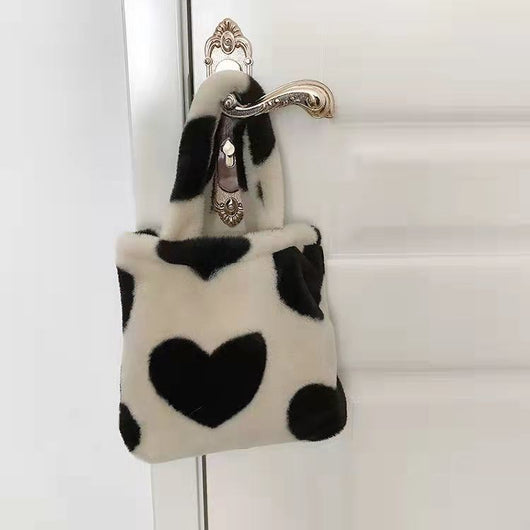 Bolso Peludo de Invierno con Diseño de Corazón Negro - Image 3