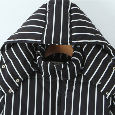 Abrigo de Algodón Negro con Rayas y Capucha para Mujer - Image 3