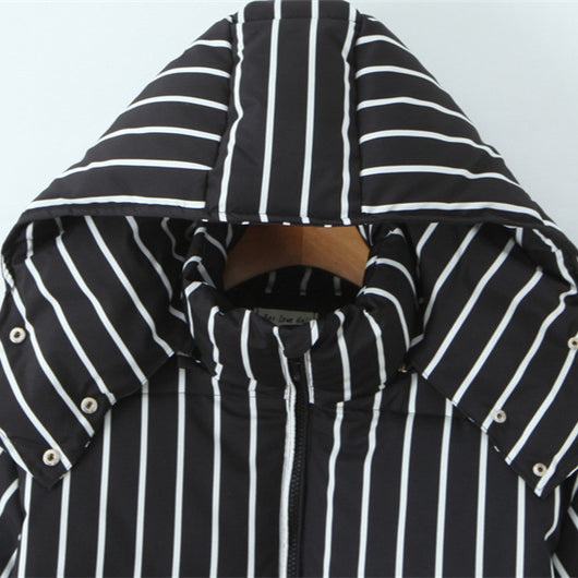 Abrigo de Algodón Negro con Rayas y Capucha para Mujer - Image 3