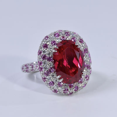 Anillo Oval con Rubí Central y Diamantes Engarzados - Image 9