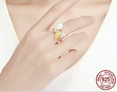 Anillo Dorado con Abeja Engarzada - Image 6