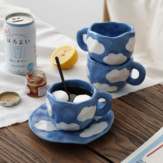 Taza y Platillo de Porcelana Cielo Azul con Nubes Blancas