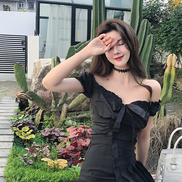 Blusa Elegante con Lazo y Hombros Descubiertos