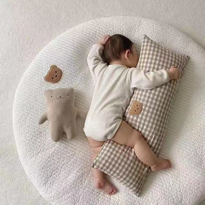 Almohada Protectora Antigolpes para Bebé con Diseño Cuadros y Osito - Image 3