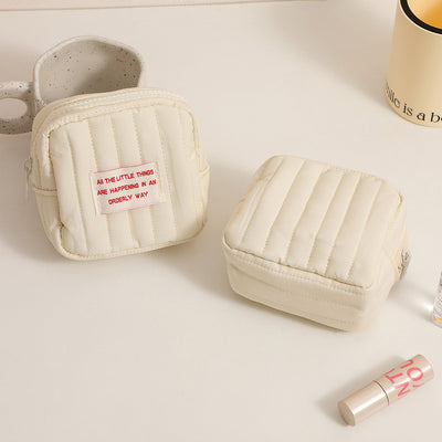 Bolsa Minimalista Cuadrada para Maquillaje y Accesorios - Image 10