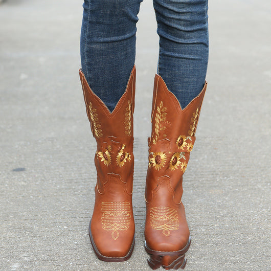 Botas Planas Talla Grande con Bordado de Girasol - Image 10