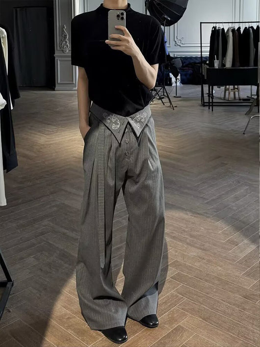 Pantalones Kendo Hombre con Pliegues Drapeados y Rayas Acumuladas - Image 9