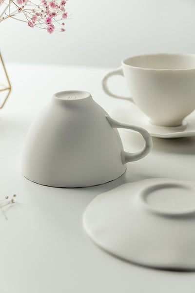 Taza de Café Cappuccino Blanca Minimalista con Diseño Floral - Image 7