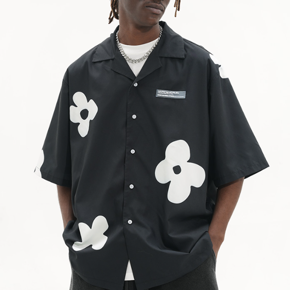 Camisa Cubana de Manga Corta con Silueta Floral Pintada a Mano