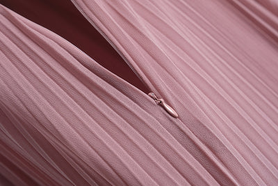 Vestido Elegante con Pliegues y Detalle Floral en la Cintura - Image 29