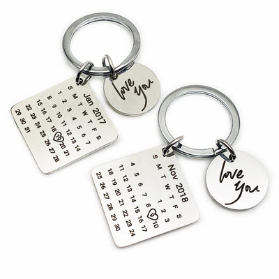 Llavero Calendario Personalizado para Parejas con Lettering Creativo - Image 8