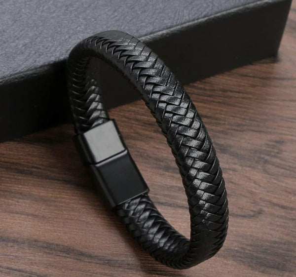 Pulsera de Cuero Vintage para Hombre con Cierre Magnético - Image 6