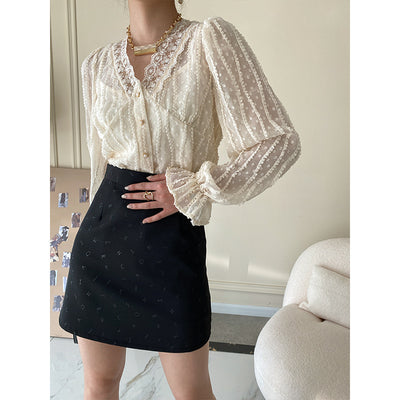 Blusa de Encaje Estilo Real Francés con Mangas Acampanadas - Image 5