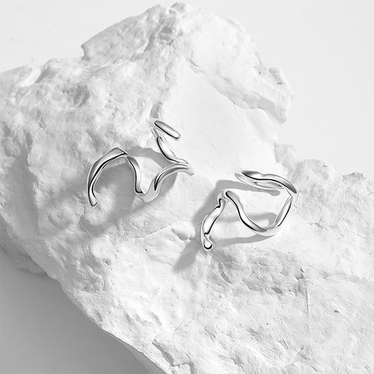 Aretes de Plata Esterlina con Diseño Minimalista y Líneas Irregulares - Image 3