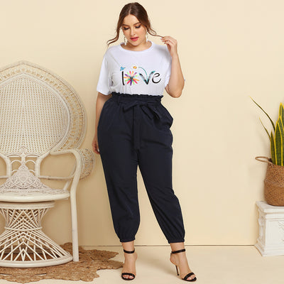 Conjunto Casual Mujer: Blusa Estampada con Cuello Redondo y Detalle de Cordones - Image 8
