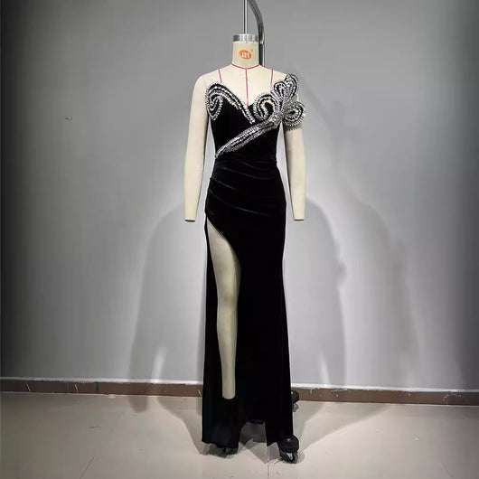 Vestido Elegante con Brillantes y Abertura Alta - Image 3