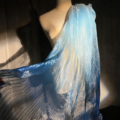 Tela Organza Plisada Efecto Onda Degradado Azul con Acabado Láser Brillante