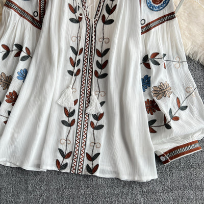 Blusa Elegante con Bordados y Mangas Farol con Cordones - Image 8