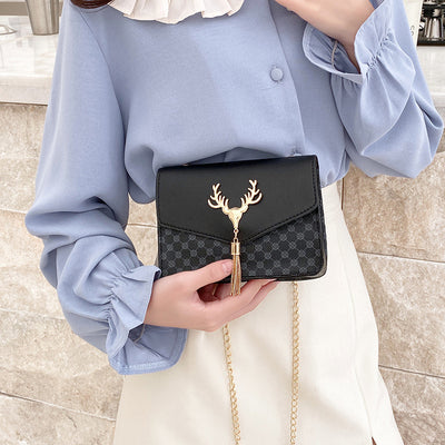 Bolso Crossbody Cuadrado Pequeño con Cadena y Detalle de Borla - Diseño Bicolor Elegante - Image 3