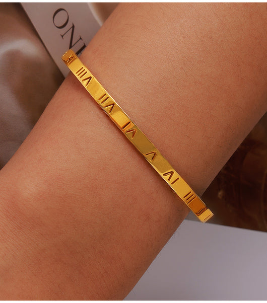 Pulsera de Titanio Chapada en Oro con Diseño Romano Grabado y Diamantes Incrustados - Image 12
