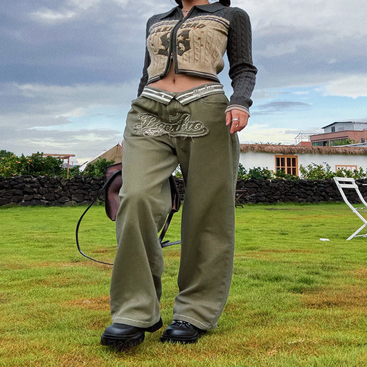 Jeans Rectos Mujer con Parche Bordado American Gothic y Orilla sin Rematar