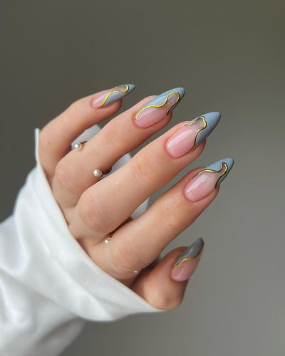 Manicura Francesa Artesanal de Almendra con Acabado Premium - Image 9