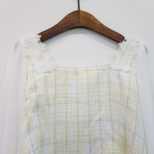 Conjunto de Dos Piezas con Camisa Cuadros Cuello Cuadrado y Falda Corta - Image 12