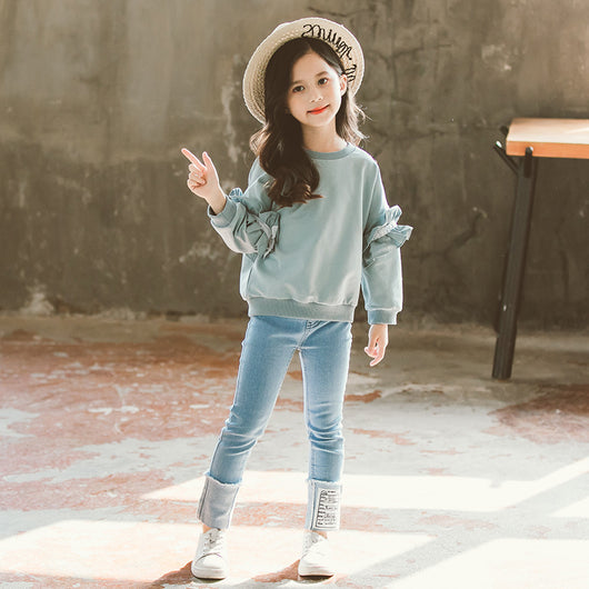 Conjunto de Dos Piezas: Jeans con Mangas de Encaje para Niñas - Image 10