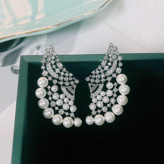 Aretes de Perla Elegantes con Zirconia y Diseño Ondulado - Image 9