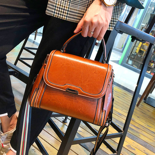 Bolso Mensajero de Cuero para Mujer - Gran Capacidad y Estilo Minimalista - Image 11