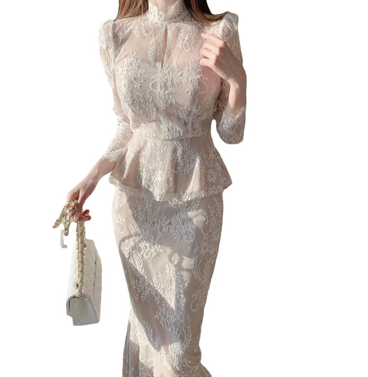 Blusa de Encaje Crochet con Cuello Alzado y Falda Sirena con Volantes - Image 4