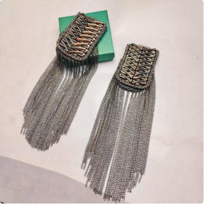 Cadena Larga de Metal con Borla y Hombreras - Accesorio Versátil Unisex - Image 13