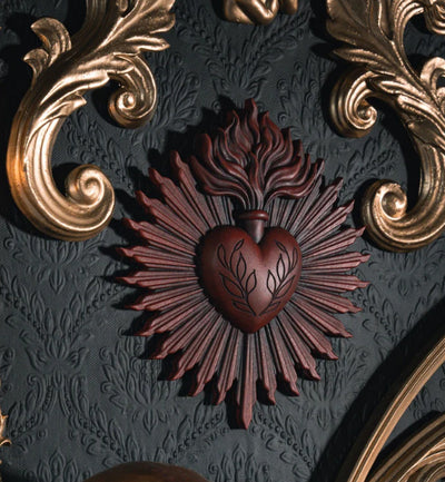 Ornamento Decorativo Corazón Sagrado en Relieve de Resina - Image 25