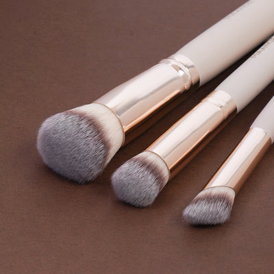 Set de Brochas Triangulares y Puff de Polvo Profesional