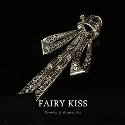 Broche de Cobre con Diamantes Incrustados - Diseño Industrial Elegante - Image 8