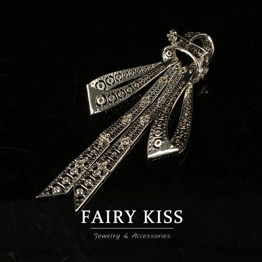 Broche de Cobre con Diamantes Incrustados - Diseño Industrial Elegante - Image 8
