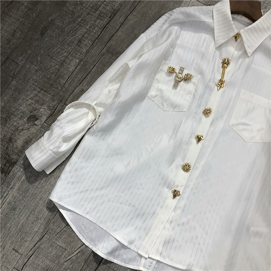 Blusa Blanca con Rayas y Logo Dorado en Acetato Imitación - Image 29