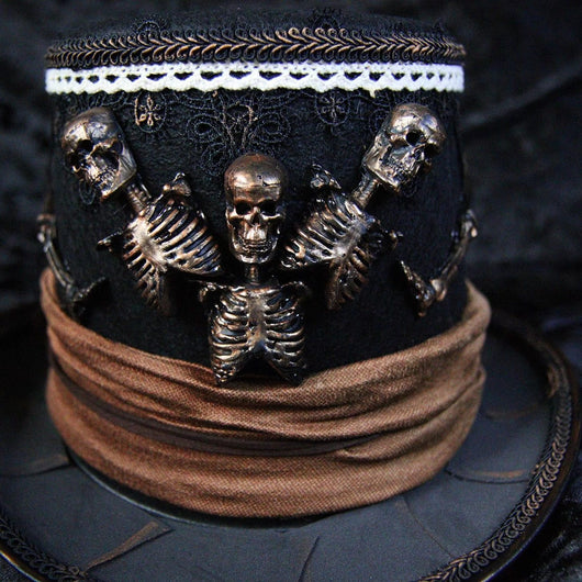 Sombrero Steampunk de Calavera y Plumas de Pavo Real - Estilo Pirata Vintage - Image 3