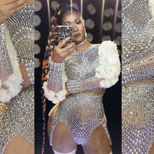 Vestido Corto Ajustado con Strass y Perlas - Disfraz de Una Pieza