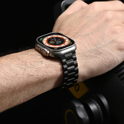 Correa de Titanio Tres Eslabones para Apple Watch S10 - Image 13