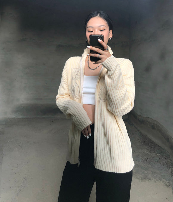 Cardigan Tejido Damasco con Bordado Artesanal